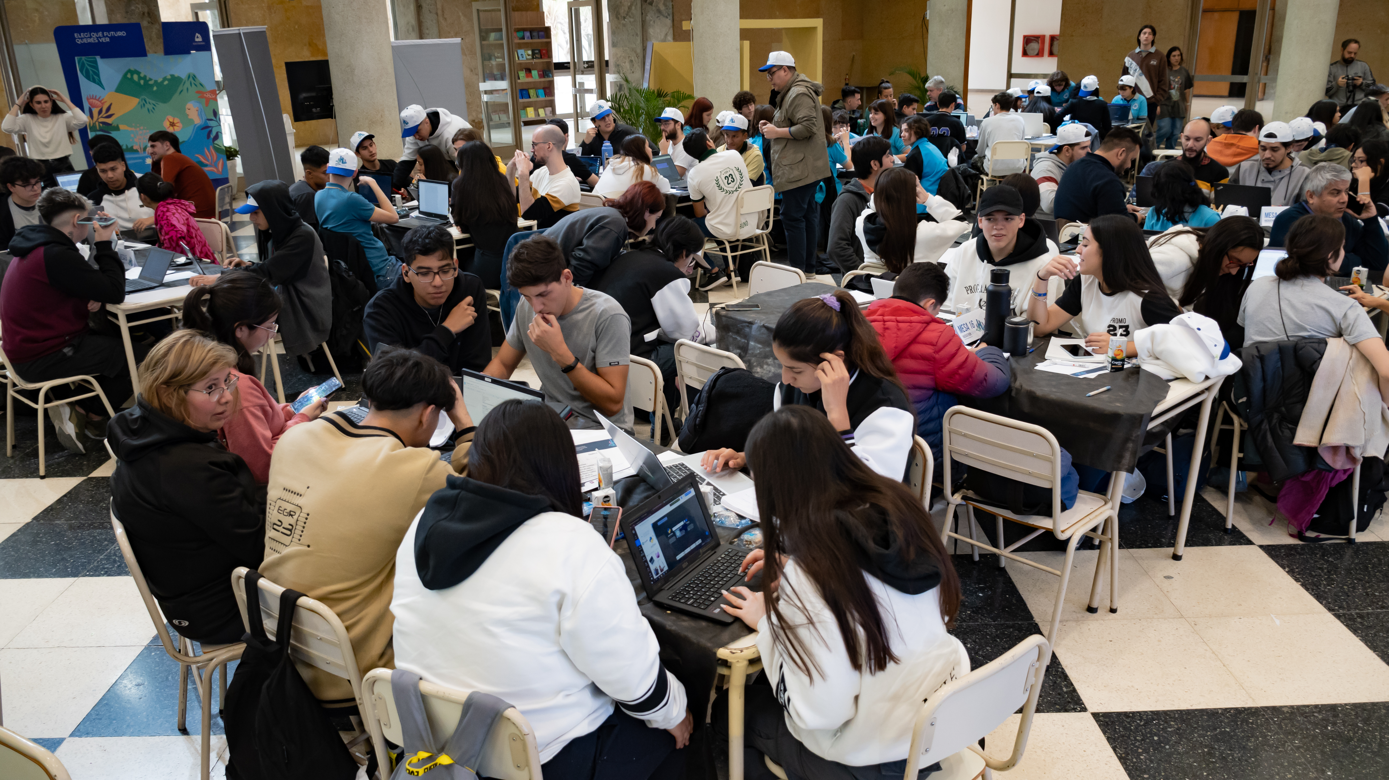 Más de 130 jóvenes de la ETP participaron del Hackathon Ciberseguridad 4.0