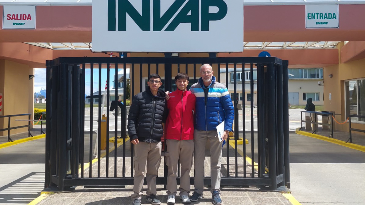 Estudiantes del IPET 50 visitaron INVAP y el Instituto Balseiro