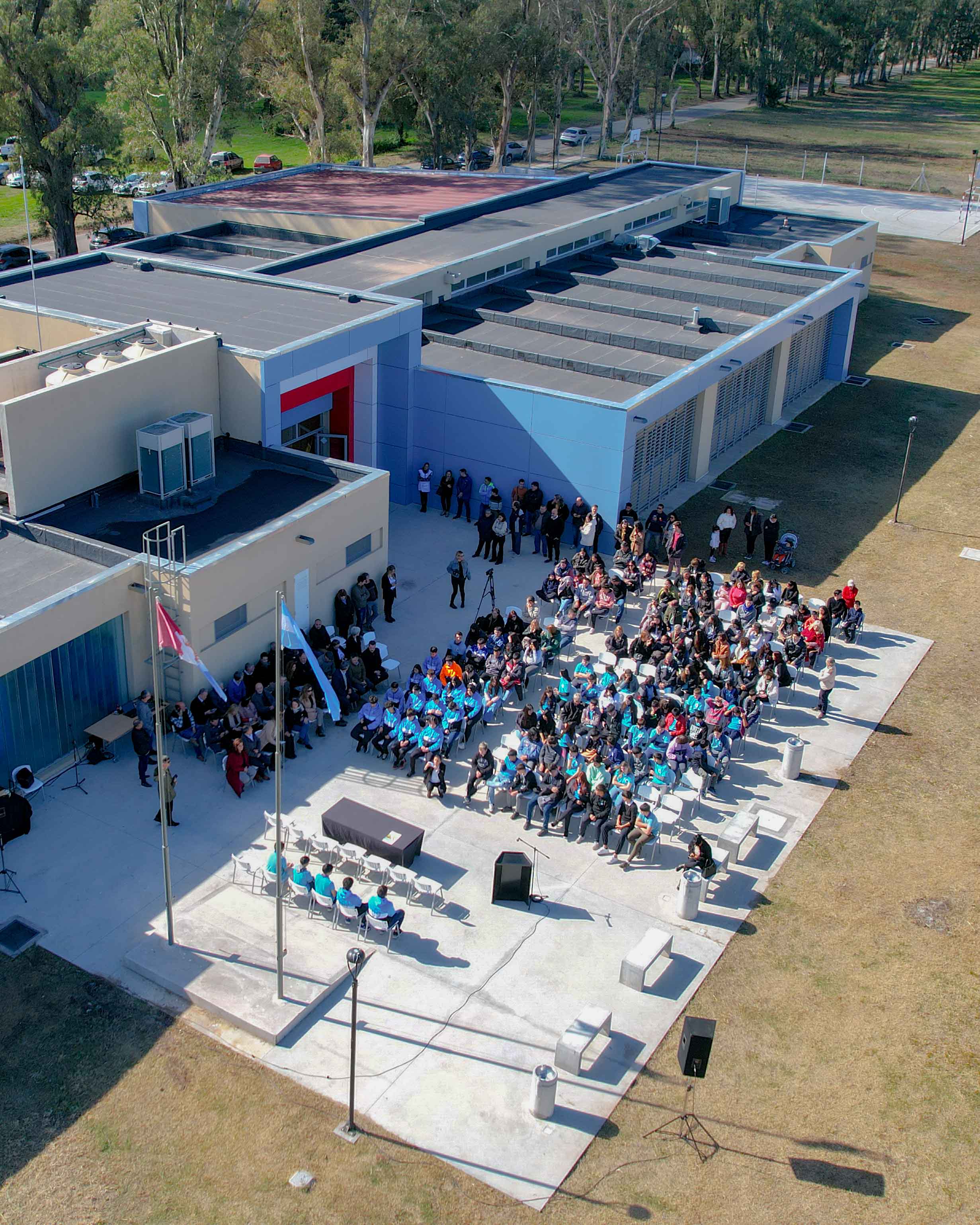 Llaryora inauguró el nuevo edificio de la escuela ProA de Bell Ville